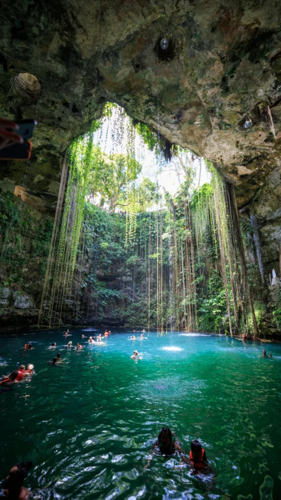 Jaskinia Ik-Kil w Meksyku