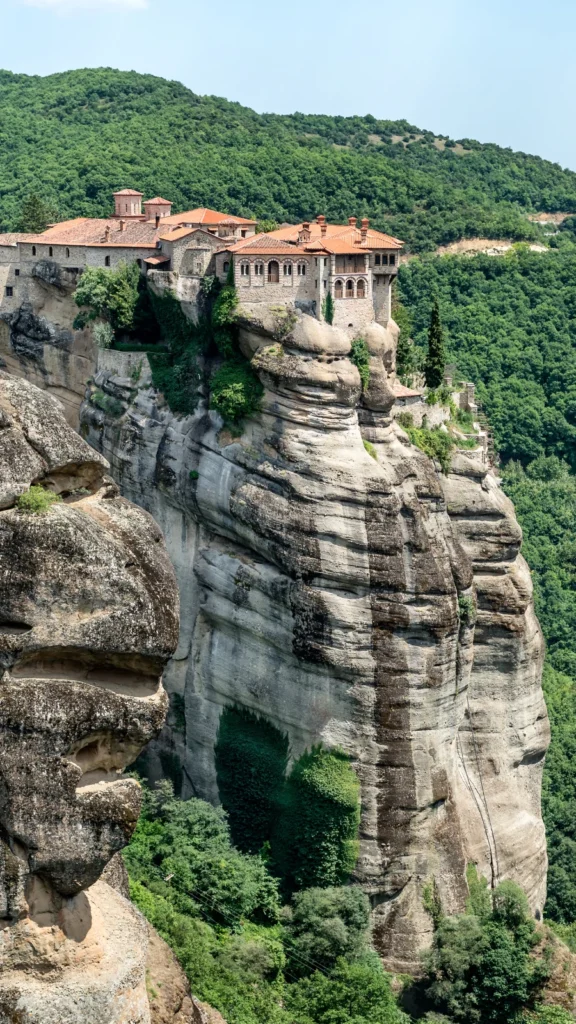 Klasztory Meteory na szczytach górskich