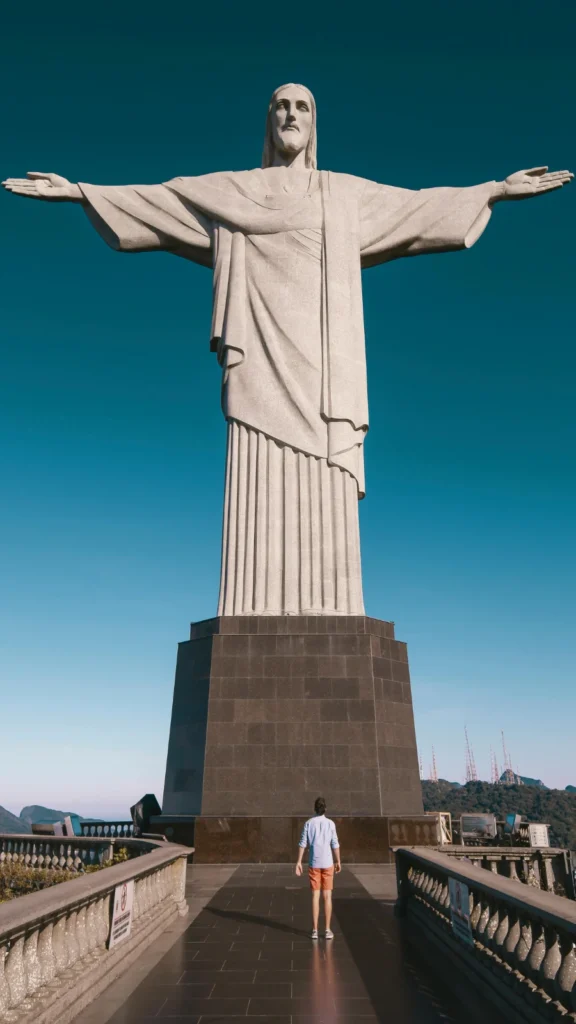 Posąg Chrystusa Odkupiciela w Rio de Janeiro w Rio de Janeiro - jeden z 7 nowoczesnych cudów świata, Brazylia