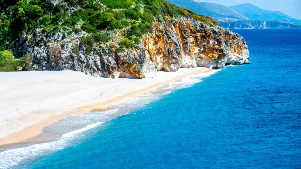 Plaża Gjipe przy ukrytej zatoce, Albania