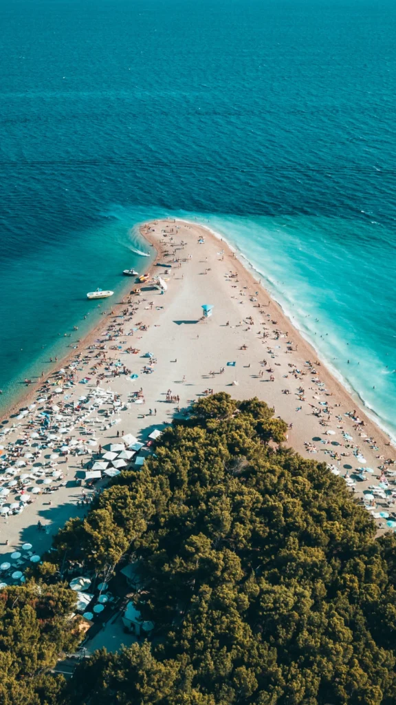 Plaża Zlatni Rat na wyspie Brač